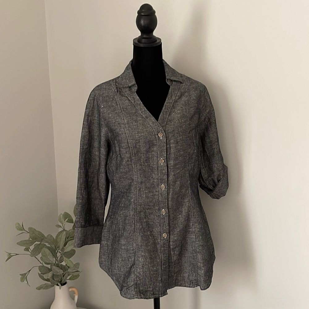 Harve’ Bernard Button down top. Women’s. Size Small. Charcoal Gray.